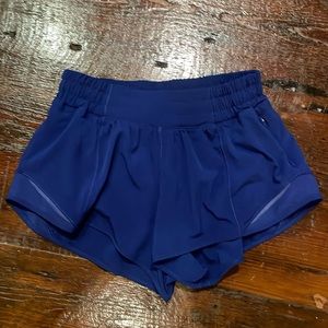 Lululemon size 4 hottie hot short, royal blue